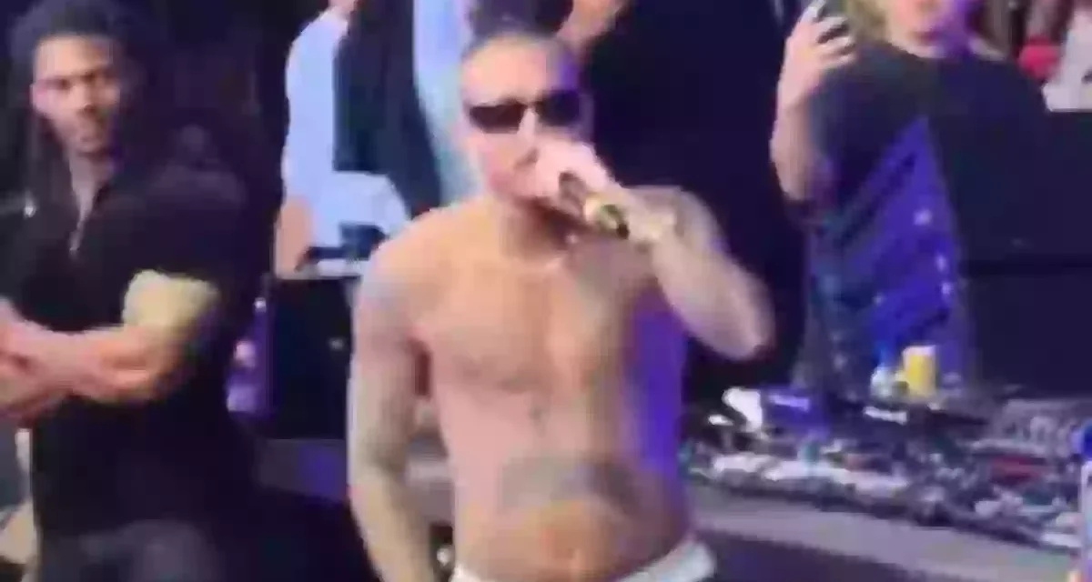 ‘Fake’ Justin Bieber performs on stage and racks up $10k bar tab after convincing Vegas nightclub