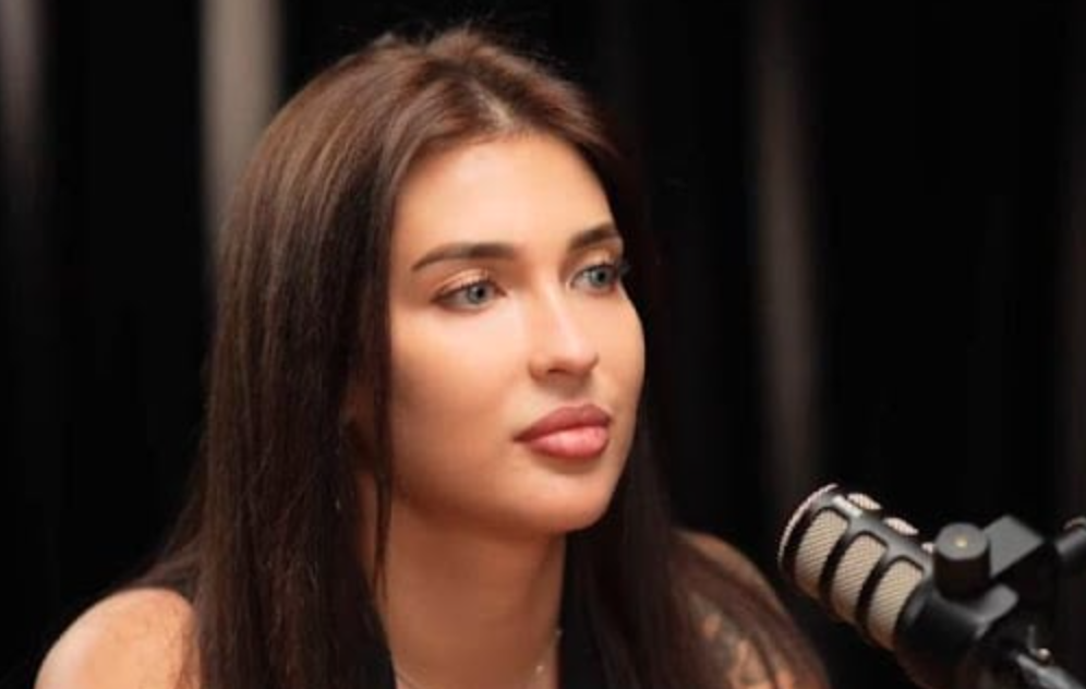 Woman Allegedly Changes Eye Color While Pregnant so Her Child is Born with Blue Eyes