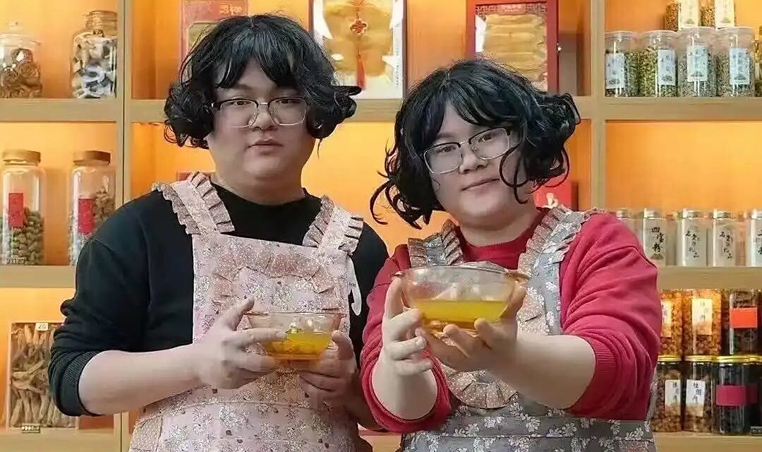 Husband and Wife Look so Similar They Often Get Mistaken for Identical Twins