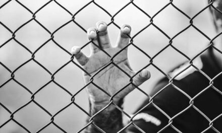 Old Man Robs Supermarket to Get into Prison and Help His Inmate Grandson