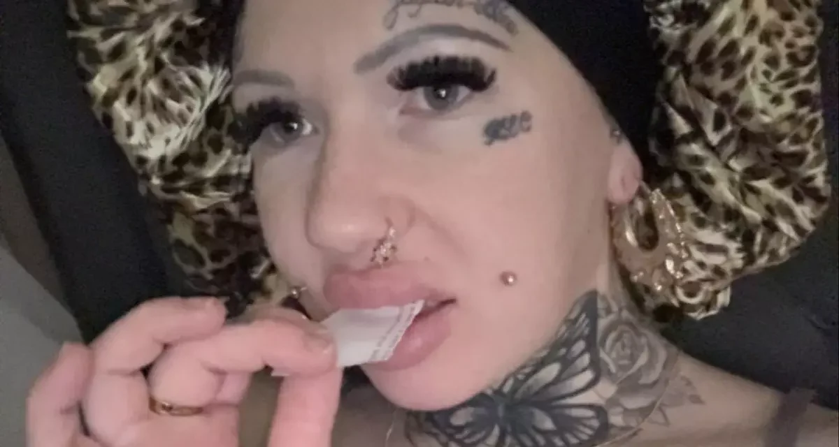 ‘Human paper shredder’ explains reason she eats ten pieces of paper a day