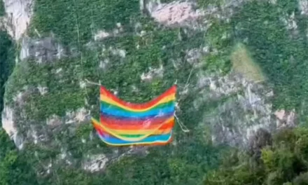 Rope-Free Bungee Jumping from the World’s Highest Bridge Sparks Online Controversy