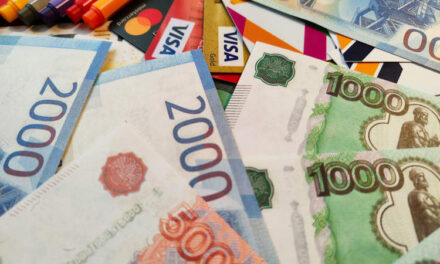 Factory Worker Receives All His Colleagues’ Salaries by Mistake, Refuses to Return Any Money