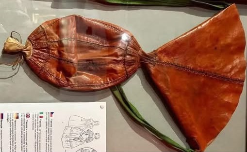 The Vanvera – A Bizarre Fart-Neutralizing Accessory Used by 17th Aristocracy