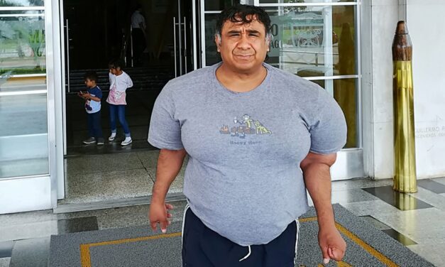 Freak Diving Accident Causes Man’s Body to Swell Up And Doctors Have No Idea How to Fix It