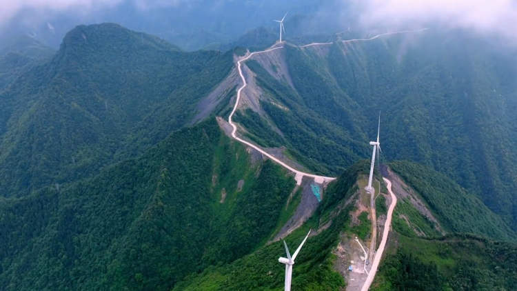 China’s Extreme Blade Sky Road Feels Like Driving on a Knife’s Edge