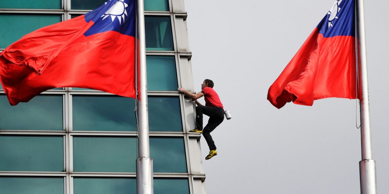 Climber Alex Honnold scales Taipei 101 skyscraper without ropes