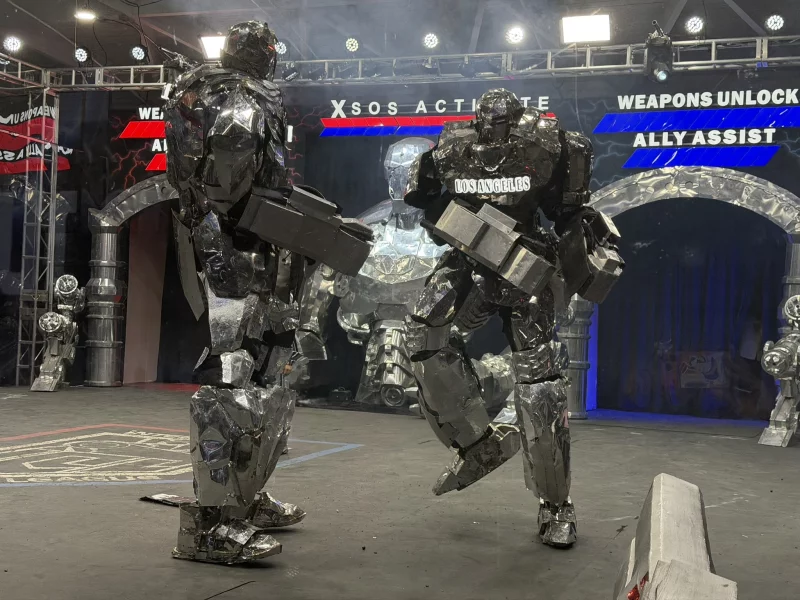 Giant robots battle it out in Detroit’s Robowar