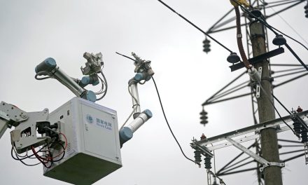 In a World First, a Chinese Robot Successfully Performed Repairs on a 10 kV Powerline