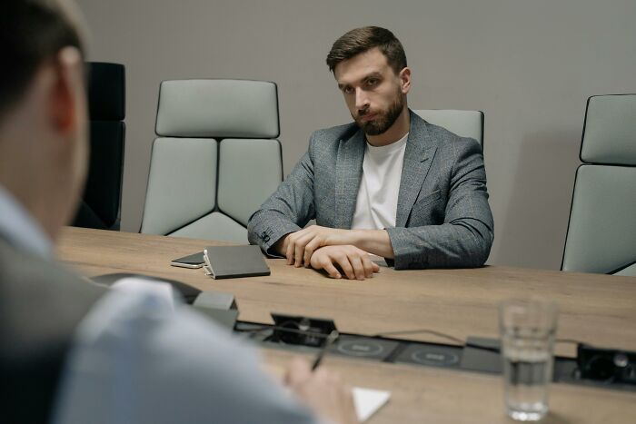 “Would You Speak Up Or Stay Quiet?”: 30 Scenarios That Reveal Your Coward Score