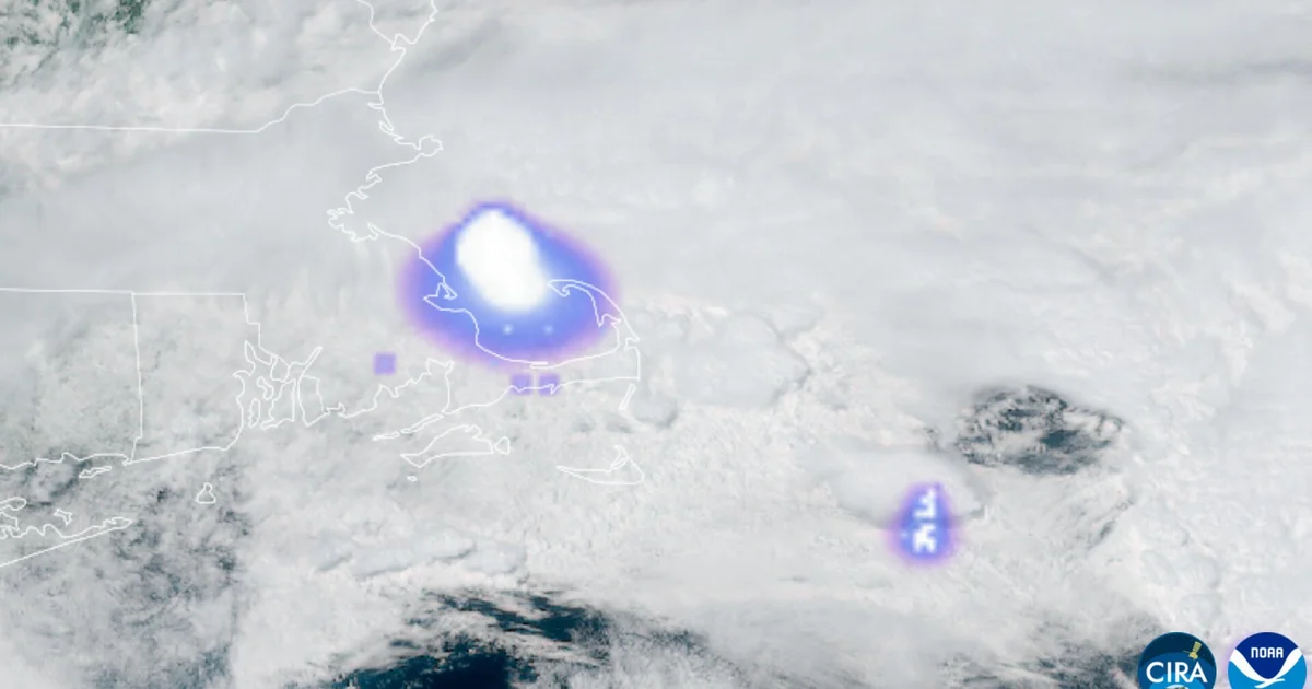 Meteor explodes off coast of Massachusetts, causing loud boom